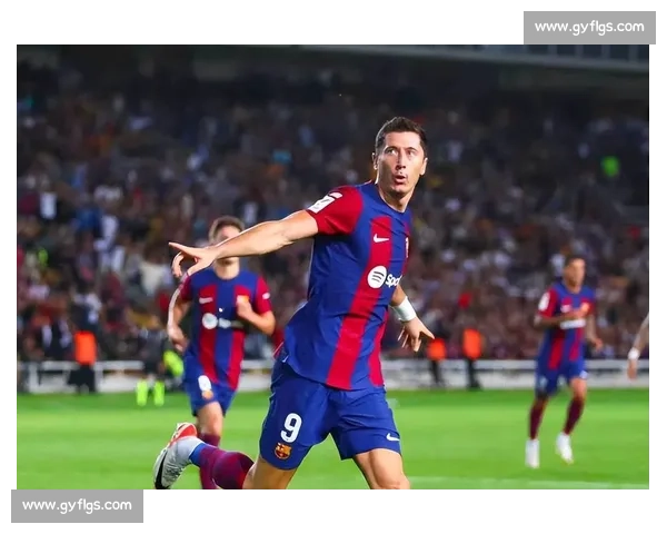 从天才中场到锋线杀手j罗对决莱万的巅峰足球时代较量风云一战